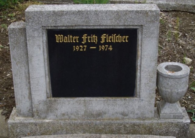 Fleischer Walter 1927-1974 Grabstein